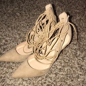 Nude strappy pump